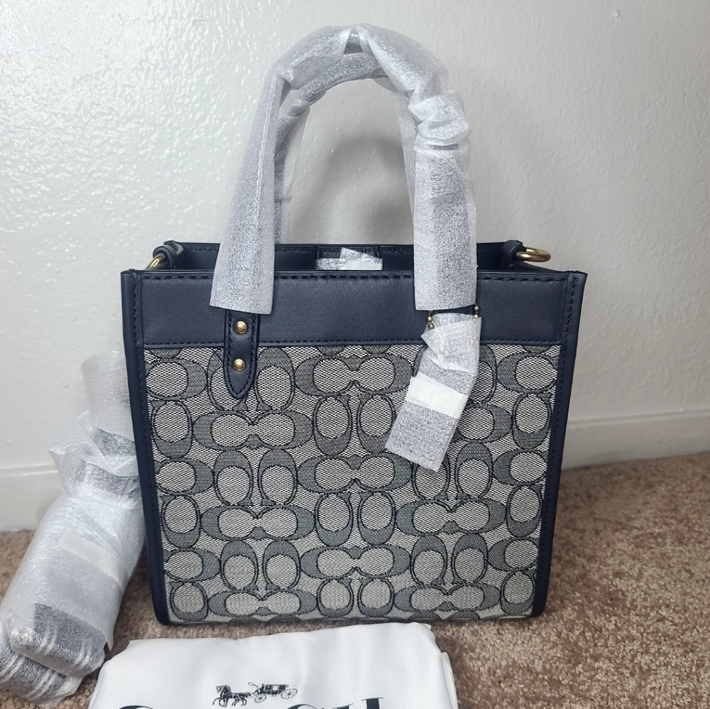 Coach Field Tote 22 In Signature Jacquard